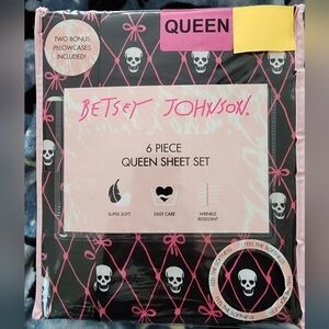 NWT BETSEY JOHNSON PINK BOW SKULL 6PC QUEEN SHEET SET💀🎀